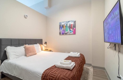 Near South Side Apartment | South Loop 2BR Retreat Near Grant Park, Soldier Field, Adler Planetarium & Columbia College
