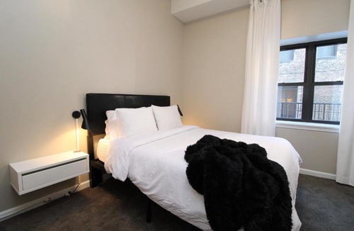 Prairie District Apartment | South Loop Luxury Suite No.6