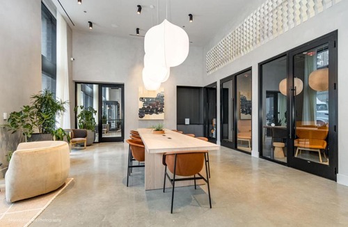 The Loop Apartment | South Loop Rooftop With In and Out Parking 2