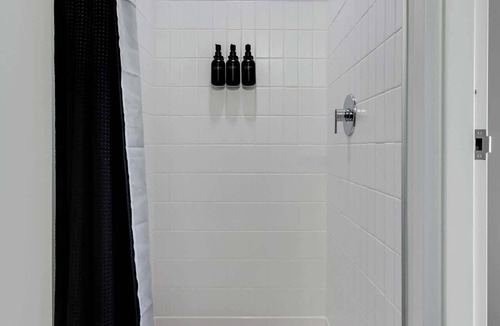 The Loop Apartment | South Loop Rooftop With In and Out Parking 2