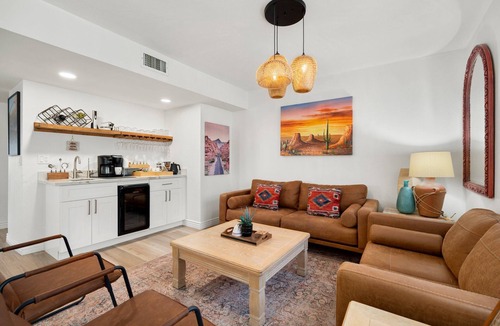 Desert Foothills Estates House | South Mountain FREE HEAT pool & Hot Tub Walk to Trails & Park