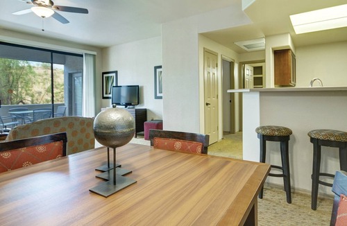 Ahwatukee Foothills Resort | South Mountain Preserve Resort 1bdr