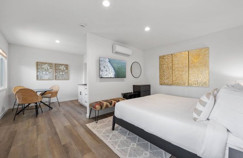 South Oceanside Hotel | South Oceanside Bungalow 11 - Luxury King Suite + Patio