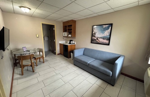 Sandusky Hotel | South Shore Inn