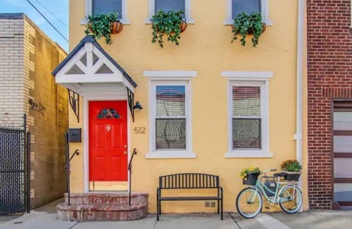 South Side Flats House | South Side Bicycle Home Sleeps 6
