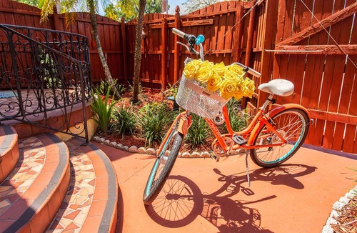 Hyde Park Apartment | SOUTH TAMPA, HYDE PARK, BAYSHORE, UNIV TAMPA, TAMPA GENERAL, RIVERWALK- 5 STARS!