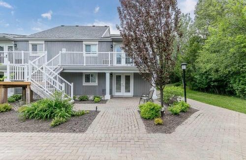 Collingwood House | South Wind - Modern Condo in Collingwood - Sleep 5