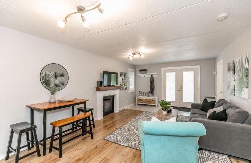 Collingwood House | South Wind - Modern Condo in Collingwood - Sleep 5