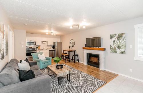Collingwood House | South Wind - Modern Condo in Collingwood - Sleep 5