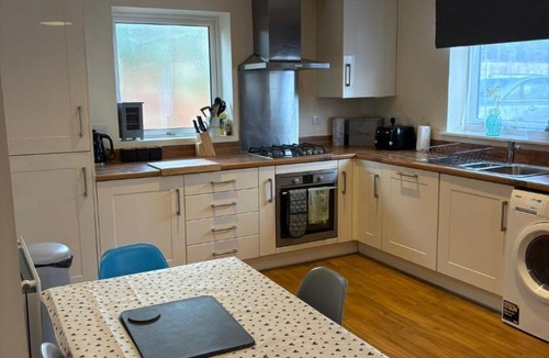 Portswood Apartment | Southampton Gem