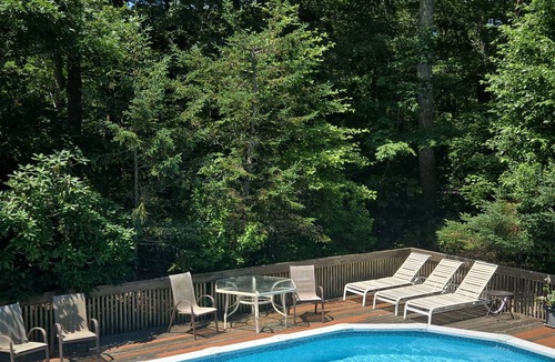 North Sea House | Southampton Pickleball Walk to beach. Kayaks on lake Park-like grounds Pool