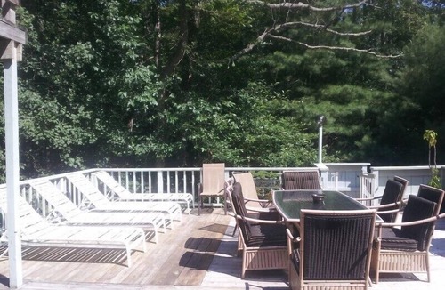 North Sea House | Southampton Pickleball Walk to beach. Kayaks on lake Park-like grounds Pool