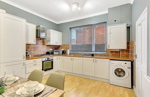 Portswood House | Southampton Spacious & Comfy 2-Bed Home, Sleeps 5