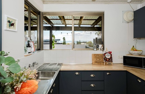 Halls Head Villa | SouthCott Villa · Family-sized Villa - Ocean Views & 5 minute Walk to Beach