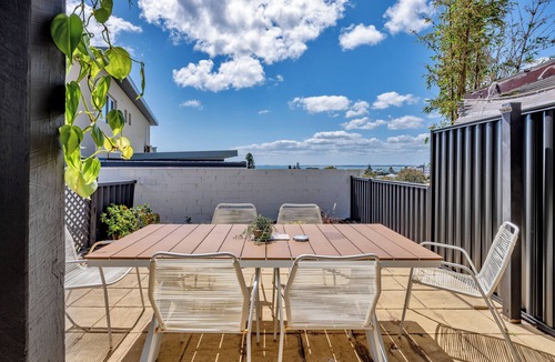 Halls Head Villa | SouthCott Villa · Family-sized Villa - Ocean Views & 5 minute Walk to Beach