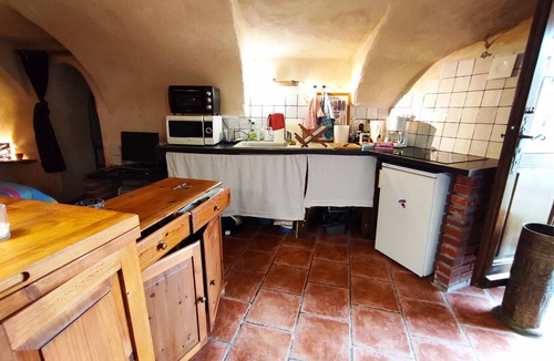 Brujas Apartment | Southern Ardèche Cevennes, studio at the inhabitant independent, typical and intimist.