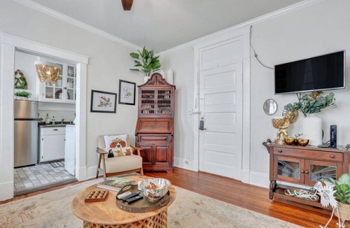Historic District - North Condo | Southern Belle on Oglethorpe Square