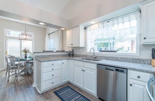 Lexington House | Southern Charm - 2BR - BBQ - Walk to Kroger Field