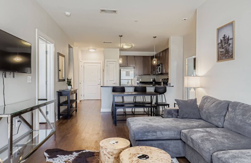 The Gulch Apartment | Southern Chic | 2BR/2BA Downtown Stay