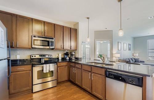The Gulch Apartment | Southern Chic | 2BR/2BA Downtown Stay