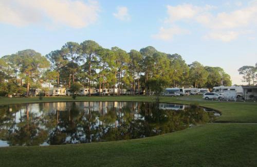 Eustis Resort | Southern Palms Park Model 4