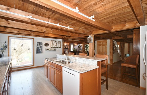 Strabane House | Southern Pines Spacious 5-bedroom farmhouse in amazing Washington, PA with AC.