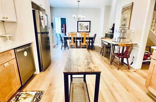 Eden House | Southern Porch Haven-Pet Friendly-Sleeps 8-Fenced Backyard-Near River & Trails