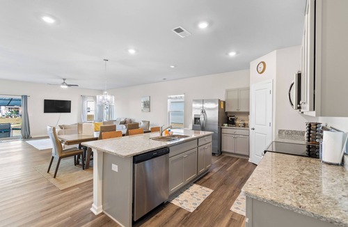 Southport House | Southport Bliss: Beach Retreat!