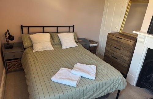 Moffat House | Southsea Home with Free Parking