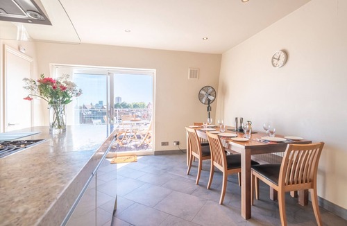 Parsons Green and Walham Apartment | Southwest Rooftops - Two Bedroom Apartment, Sleeps 5