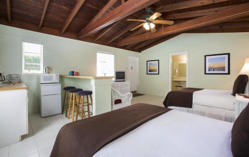 Uptown - Upper Duval Hotel | Southwinds Motel