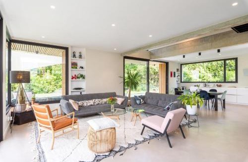 Les Serres - Vivier Villa | Souvenirs architect's house with pool and garden