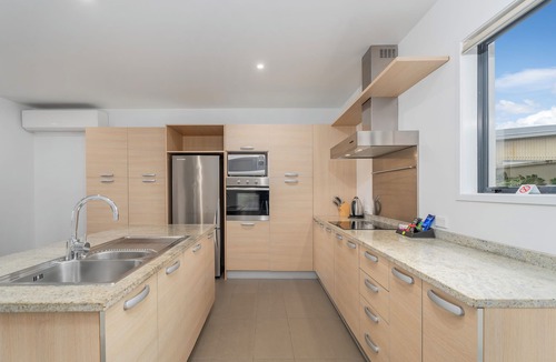 Whitianga Apartment | Sovereign Pier on the Waterways