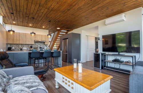 Saint-Gabriel Ski Chalet | Spa and Outdoor Activities | Le Nano