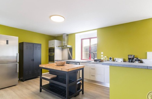 Saint-Laurent-de-Terregatte Cottage | Spacious 5-bedroom countryside house, pet-friendly, parking, internet included, near Mont St-Michel