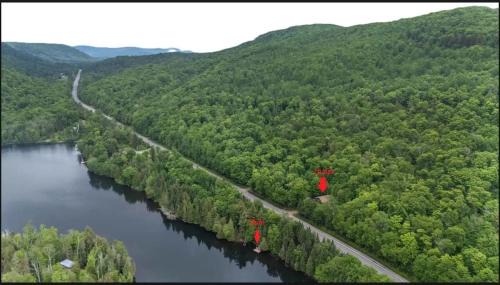 Amherst Ski Chalet | Spa Game room Waterfront - Le Refuge Vert