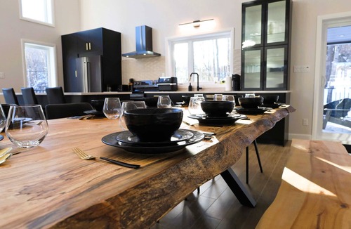 Saint-Philemon Ski Chalet | Spa, Mountains & Ultimate Comfort | Le Jameson