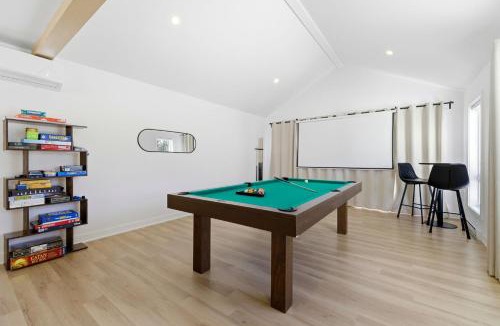 Saint Come Ski Chalet | Spa Pool Table - Luxurious pool - Chalet Major International Sporting Event