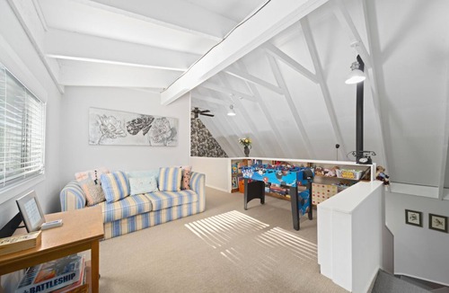 Richmond Heights House | Spa Pool, Trampoline, Table-tennis, Swing set, BBQ, Fairy garden