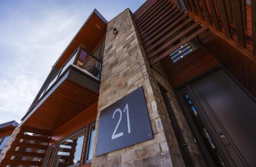 Stoneham Ski Chalet | Spa privé et billard pret de la montagne de ski Stoneham 12 personnes