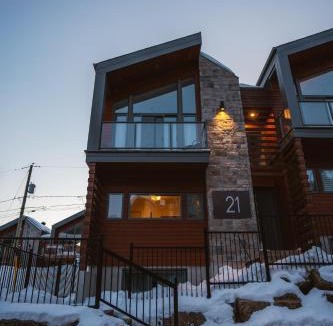 Stoneham Ski Chalet | Spa privé et billard pret de la montagne de ski Stoneham 12 personnes