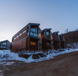 Stoneham Ski Chalet | Spa privé et billard pret de la montagne de ski Stoneham 12 personnes