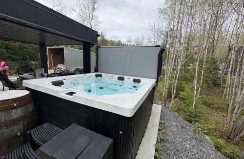 Saint-Magloire Ski Chalet | Spa & River view - Le Conteneur Cache