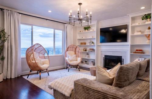 Draper House | Spa Sauna Escape Sweeping Valley Views 6BR