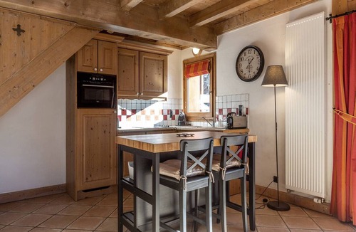 Saint-Martin-de-Belleville Apartment | Spacious apartment for 10 with pool, spa, and parking in Saint-Martin-de-Belleville