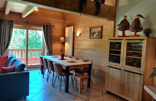 Saint-Martin-de-Belleville Apartment | Spacious apartment for 10 with pool, spa, and parking in Saint-Martin-de-Belleville