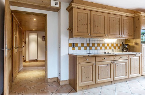 Saint-Martin-de-Belleville Apartment | Spacious apt for 8 with pool at slopes' base