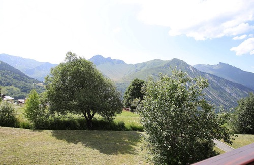 Saint-Martin-de-Belleville Apartment | Spacious apt for 8 with pool at slopes' base