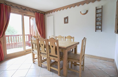 Saint-Martin-de-Belleville Apartment | Spacious apt for 8 with pool at slopes' base