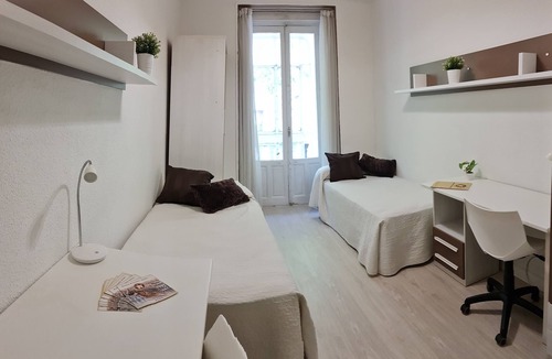 Moncloa - Arguelles Hostel | SPACE CENTER MADRID